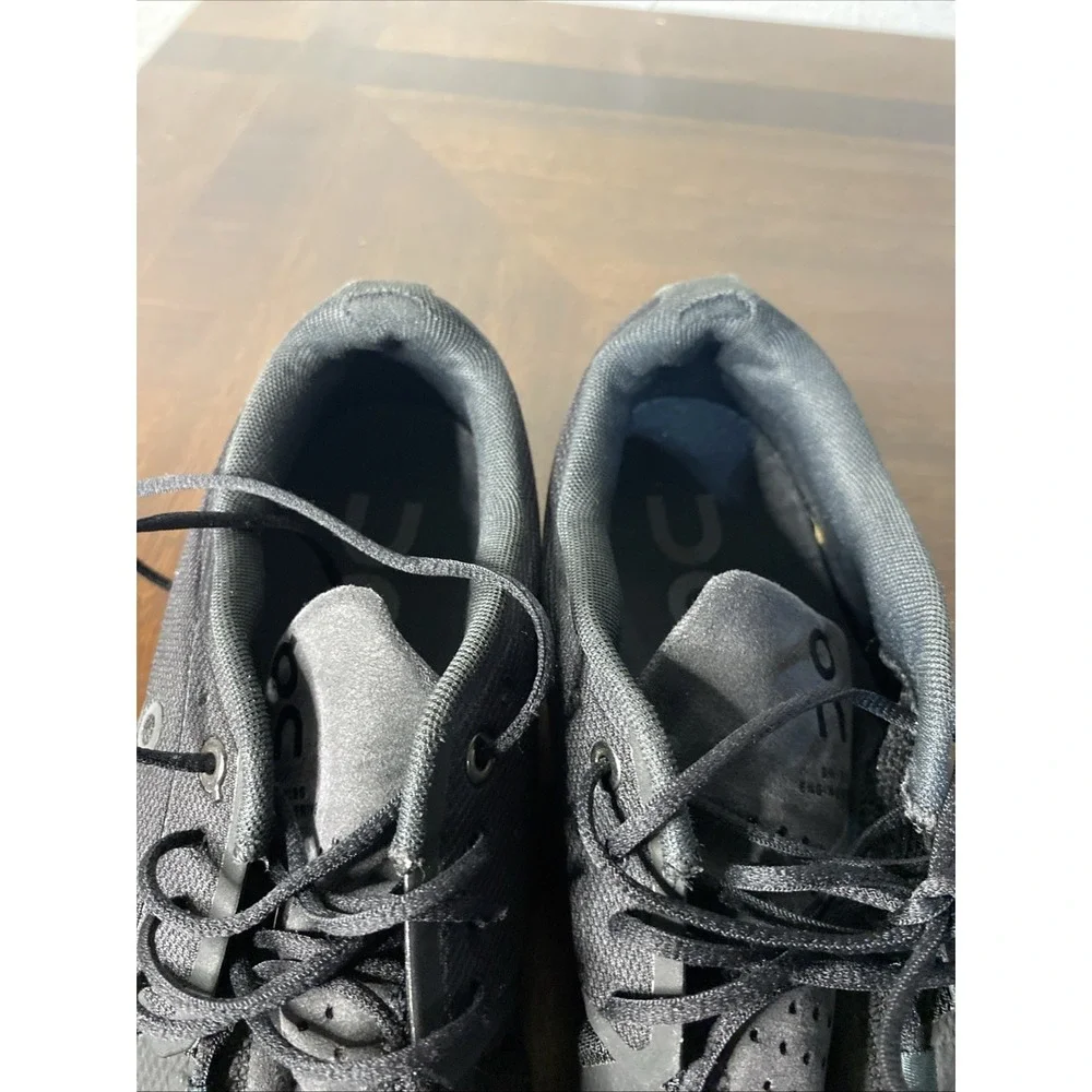 On Cloud 5 Mens 10.5 All Black Running Shoes Sneakers 19-0002
